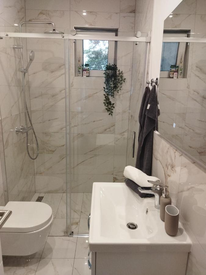 Apartman Na Jezeru ザグレブ エクステリア 写真